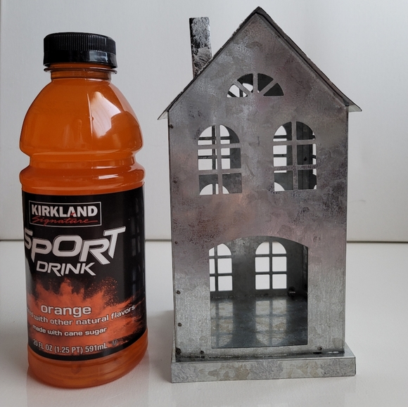 New Christmas Decorative Tin Houses with Snowy roof - Picture 3 of 4